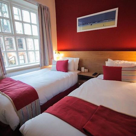 Ville Hotel Манчестър Екстериор снимка