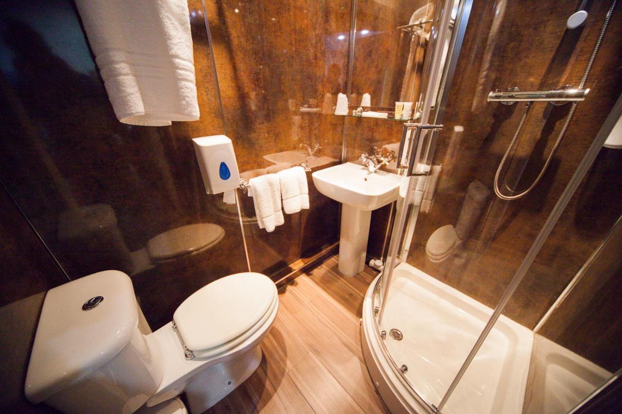 Ville Hotel Манчестър Екстериор снимка