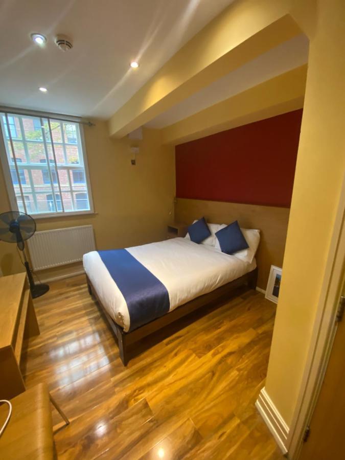 Ville Hotel Манчестър Екстериор снимка