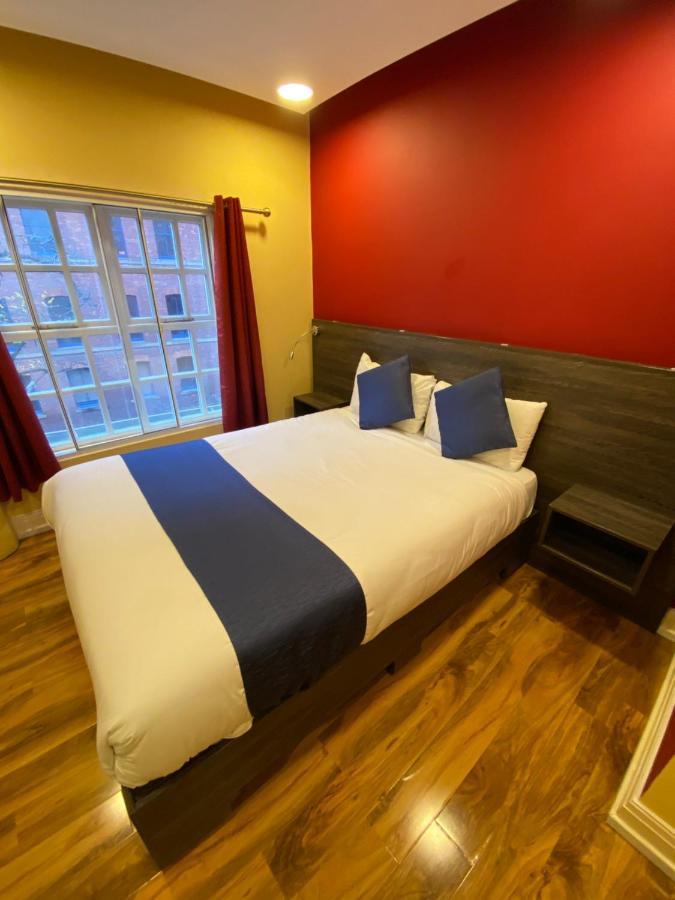 Ville Hotel Манчестър Екстериор снимка