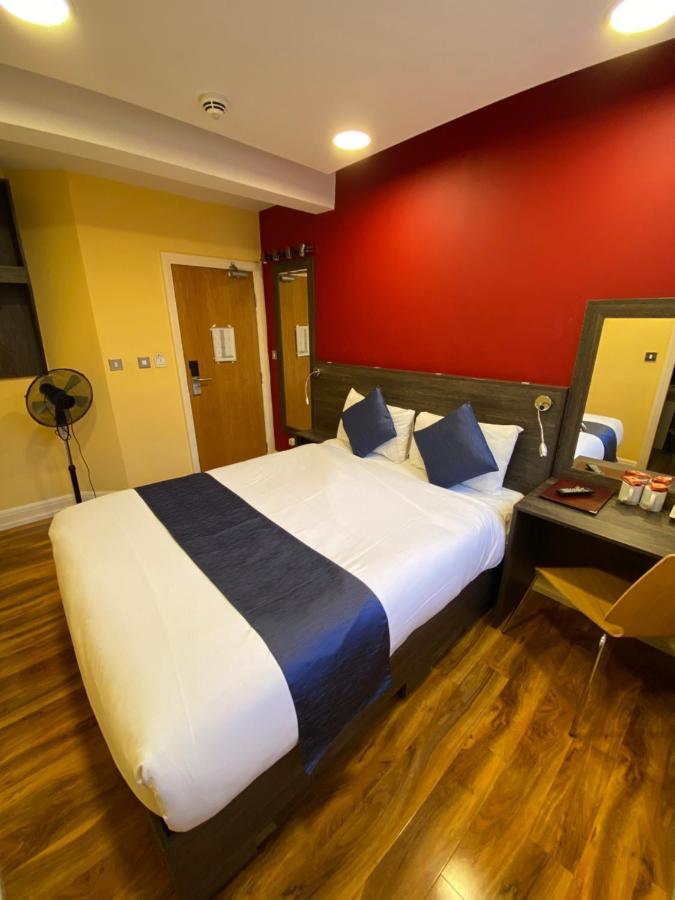 Ville Hotel Манчестър Екстериор снимка