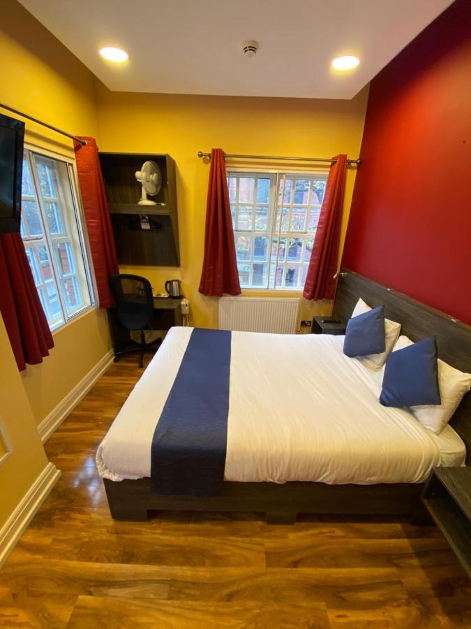 Ville Hotel Манчестър Екстериор снимка