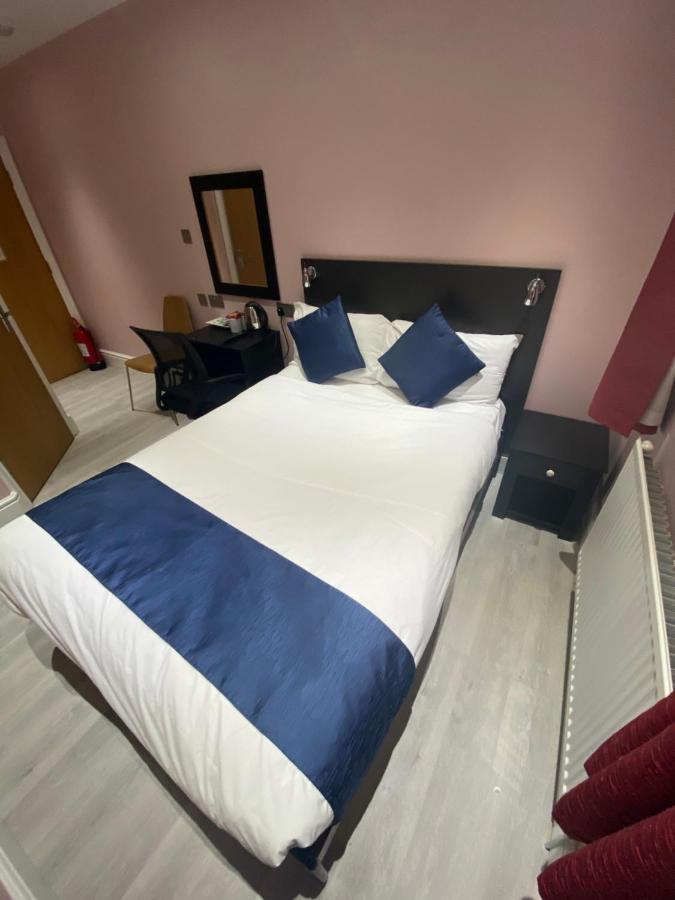 Ville Hotel Манчестър Екстериор снимка