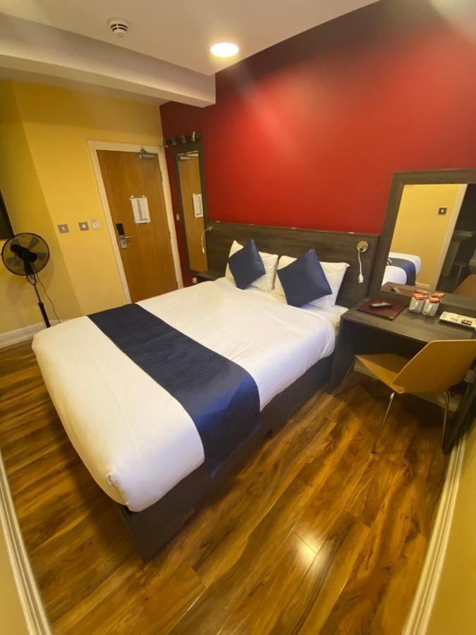 Ville Hotel Манчестър Екстериор снимка