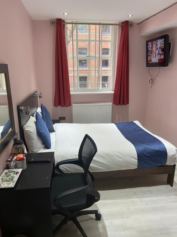 Ville Hotel Манчестър Екстериор снимка