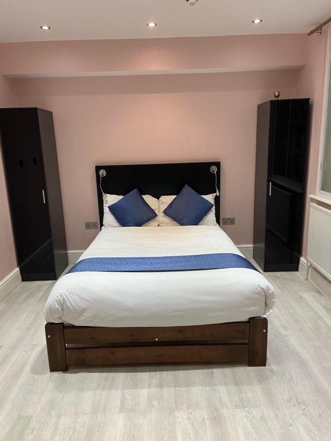 Ville Hotel Манчестър Екстериор снимка
