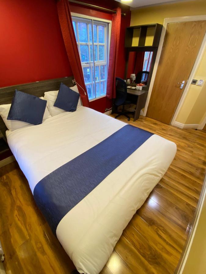 Ville Hotel Манчестър Екстериор снимка