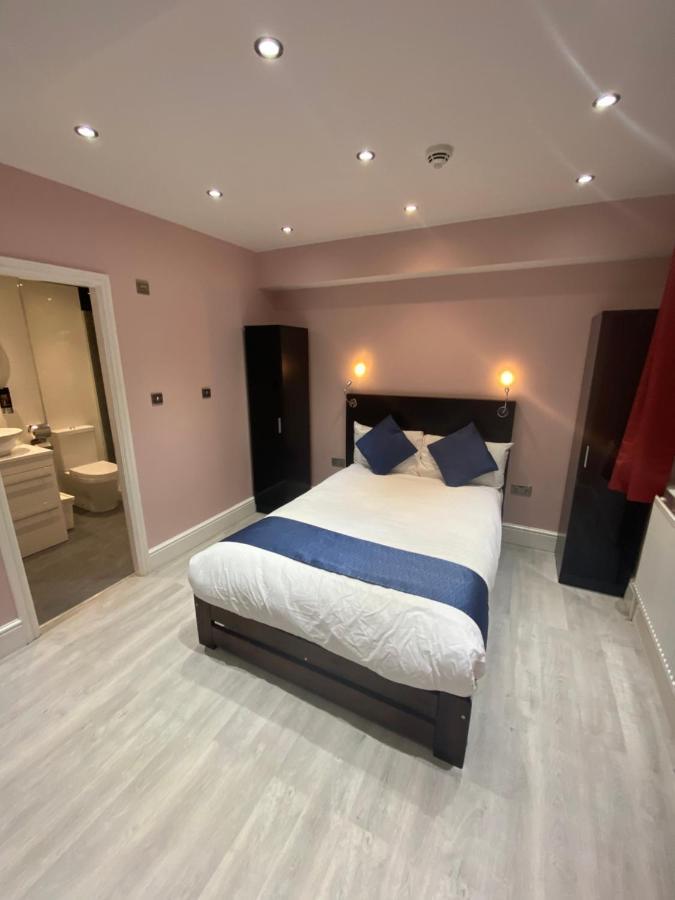 Ville Hotel Манчестър Екстериор снимка