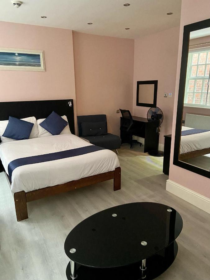Ville Hotel Манчестър Екстериор снимка