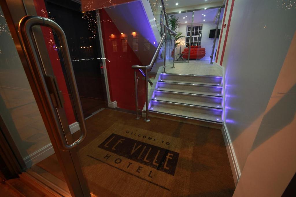 Ville Hotel Манчестър Екстериор снимка