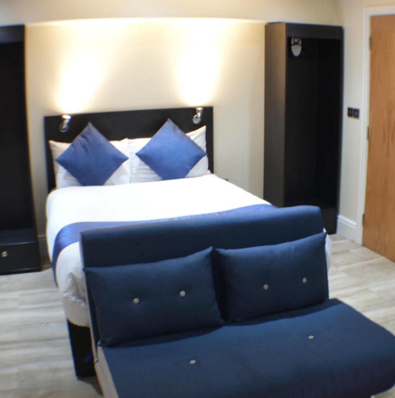 Ville Hotel Манчестър Екстериор снимка