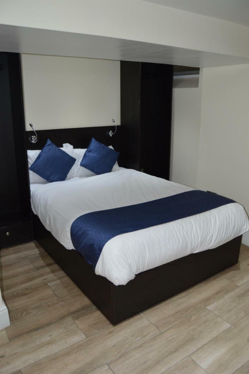 Ville Hotel Манчестър Екстериор снимка