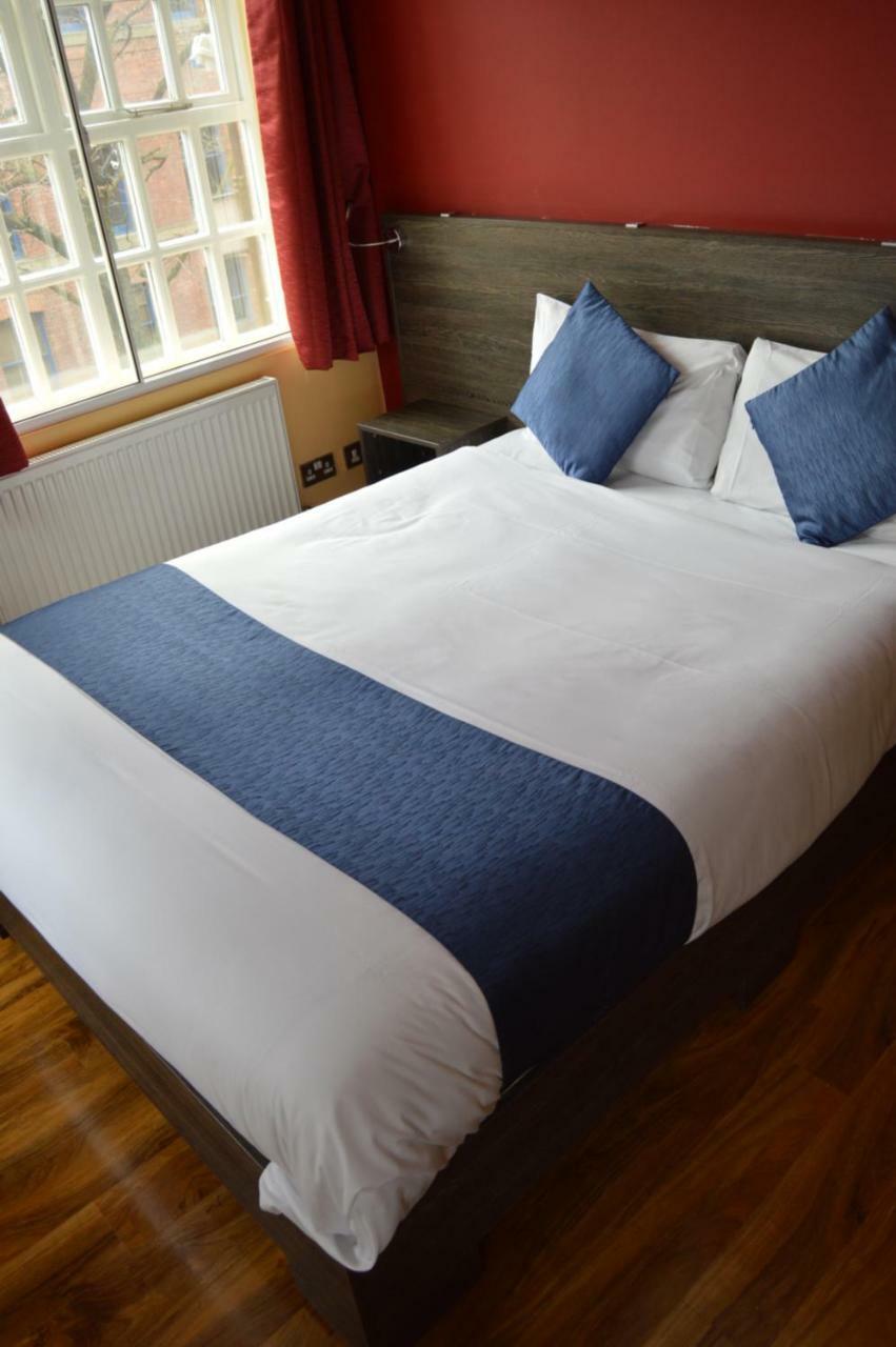 Ville Hotel Манчестър Екстериор снимка