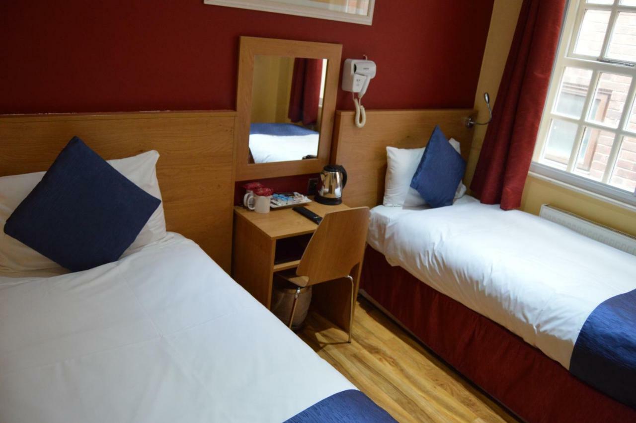 Ville Hotel Манчестър Екстериор снимка