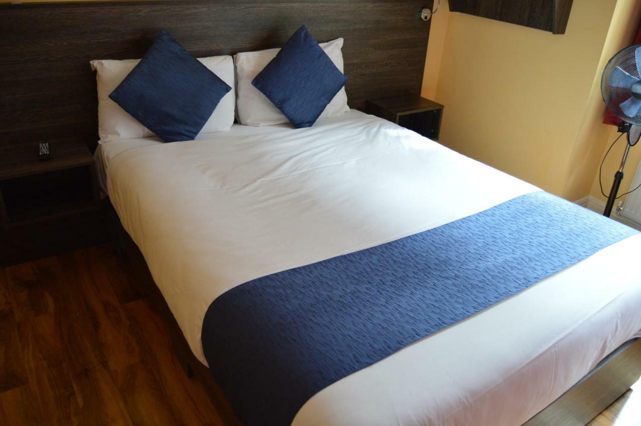 Ville Hotel Манчестър Екстериор снимка