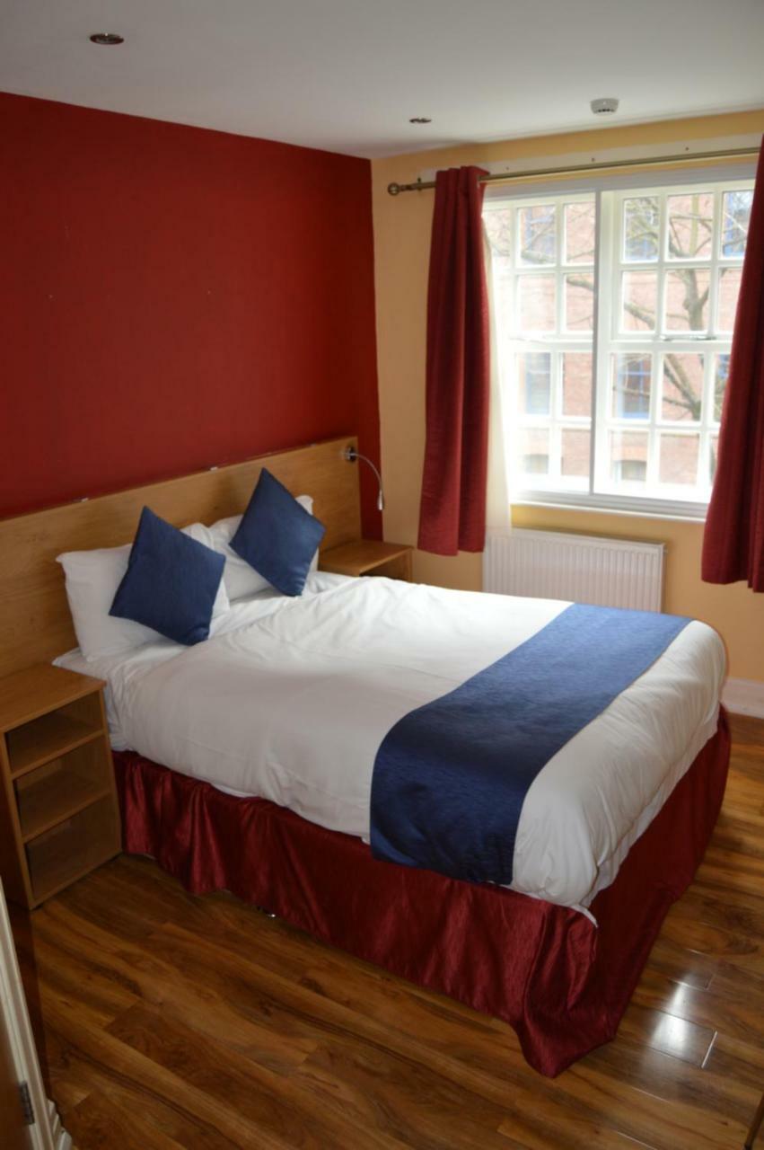 Ville Hotel Манчестър Екстериор снимка