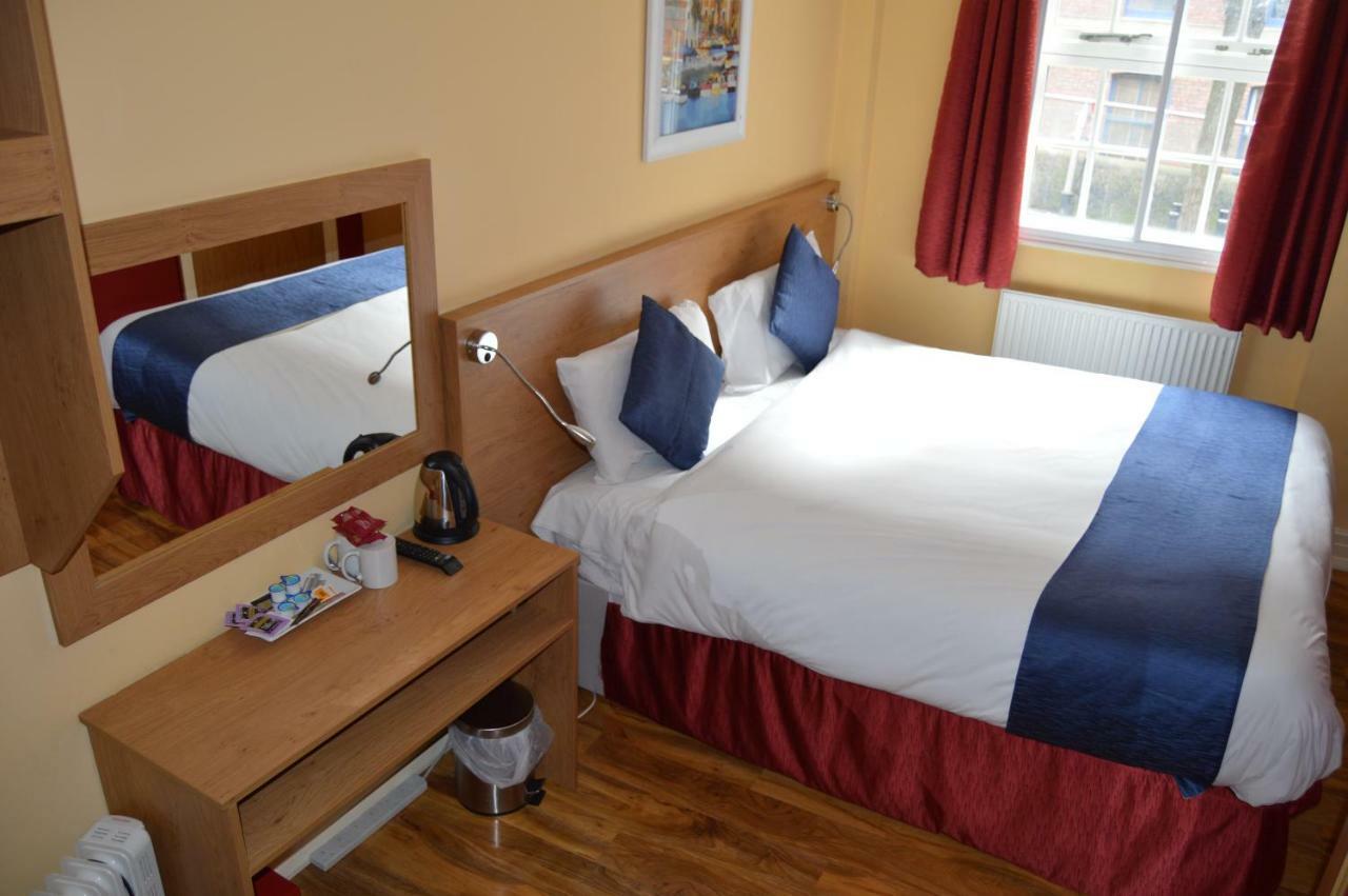 Ville Hotel Манчестър Екстериор снимка