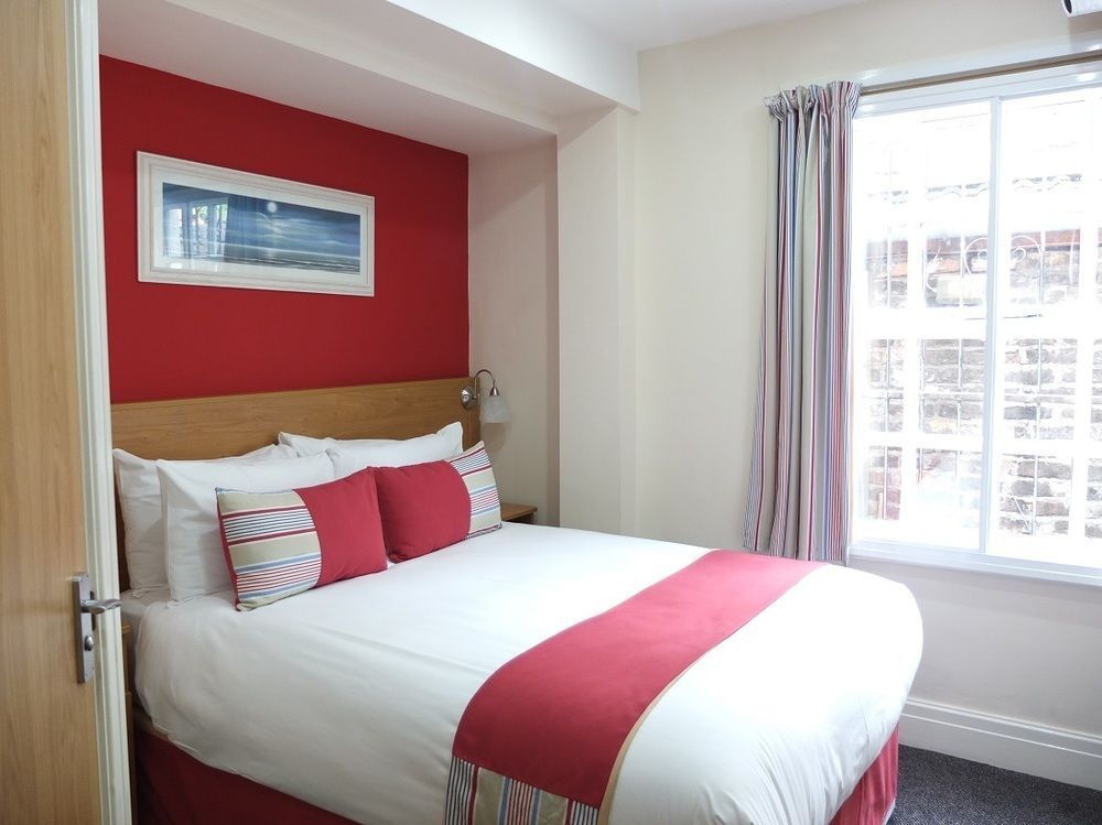 Ville Hotel Манчестър Екстериор снимка