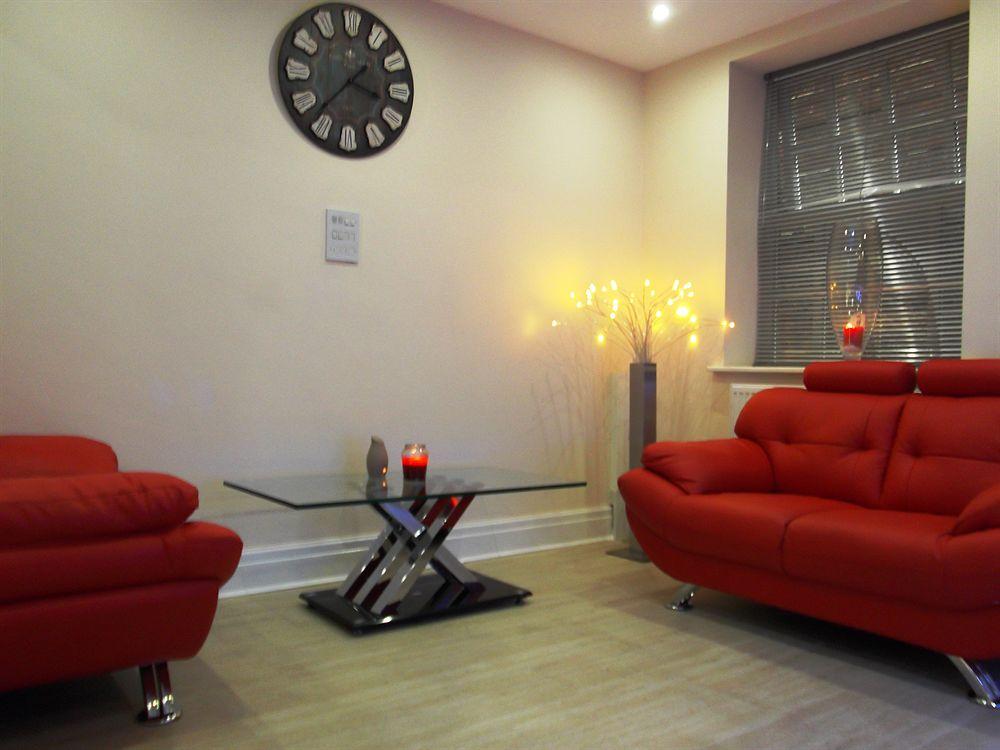 Ville Hotel Манчестър Екстериор снимка