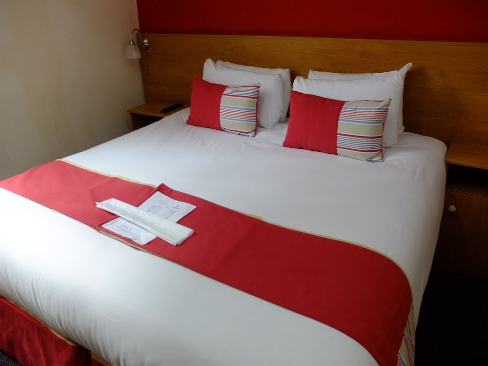 Ville Hotel Манчестър Екстериор снимка